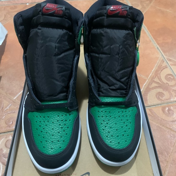 Jordan 1 Retro High Pine Green Black - Size 11 - Picture 3 of 5